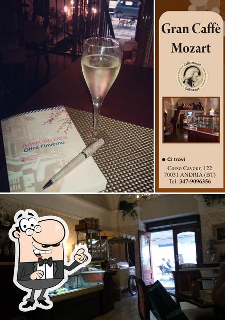 La photo de la intérieur et de l'alcool de Caffè Mozart’s