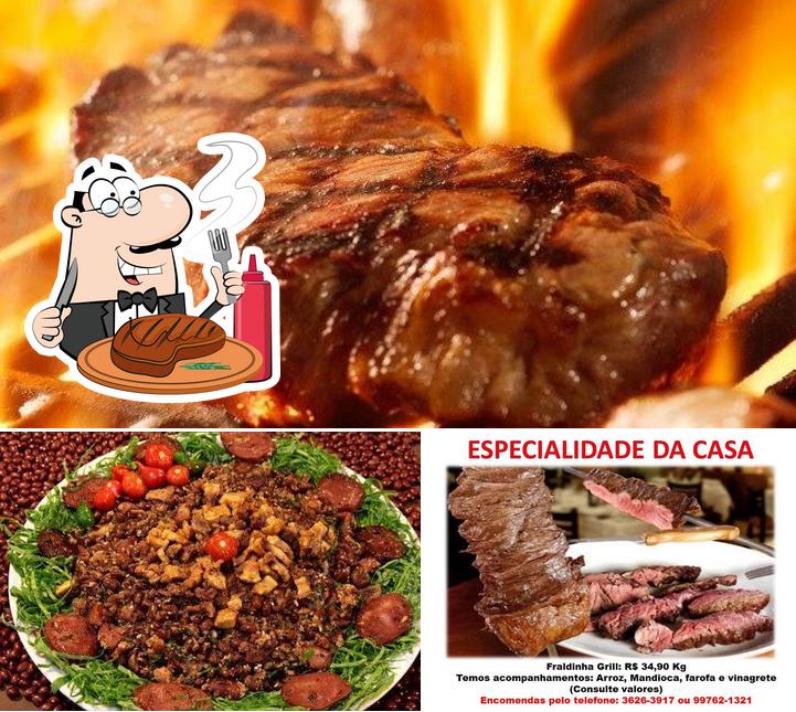 Escolha pratos de carne no Espetinho de Gato e Marmitaria Cebolão