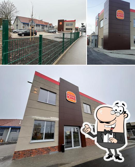 Jetez un coup d’œil à quoi ressemble BURGER KING à l'extérieur