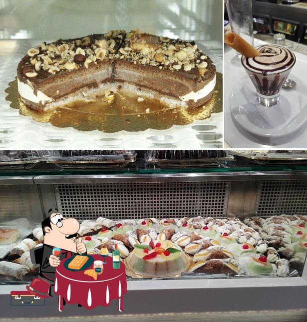 Caffè 33 serve un'ampia selezione di dolci