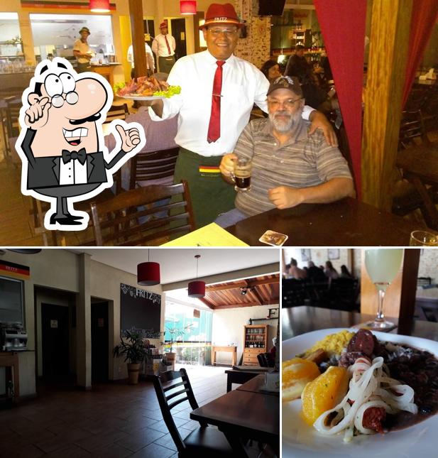 Sente em uma das mesas no FRITZ São José dos Campos - Cervejaria Artesanal e Restaurante Alemão