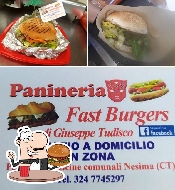 Prova un hamburger a Panineria Tudisco Fast Burgers