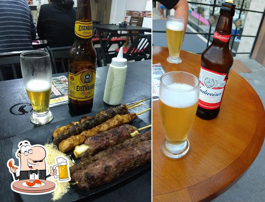 Desfute uma tulipa de cerveja leve ou escura