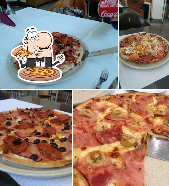 Pick pizza at Restaurante Pizzaria A Dose