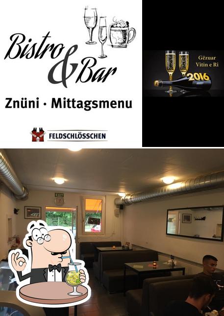 Questa è la immagine che mostra la bevanda e interni di Meti Bistro Bar