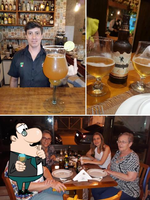 O Senna Pizzaria (Malota) se destaca pelo balcão de bar e cerveja