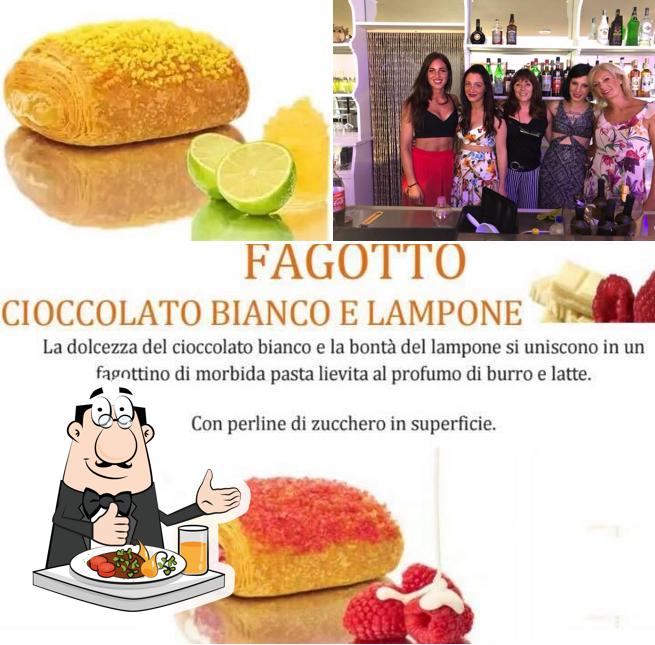 La immagine di cibo e bancone da bar da Bar Agosti