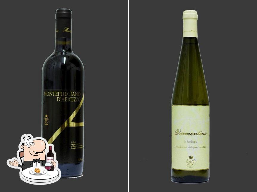 È gradevole prendersi un bicchiere di vino a Il Vino che Cercavi