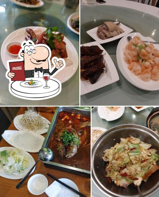 Блюда в "Pinyue Shanghai Restaurant 品悦上海菜"
