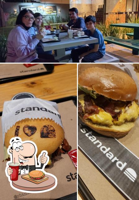 Consiga um hambúrguer no standard burger