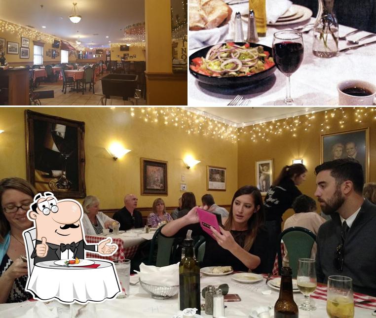 Las fotografías de comedor y interior en Original Papa Joe's Restaurant and Bar