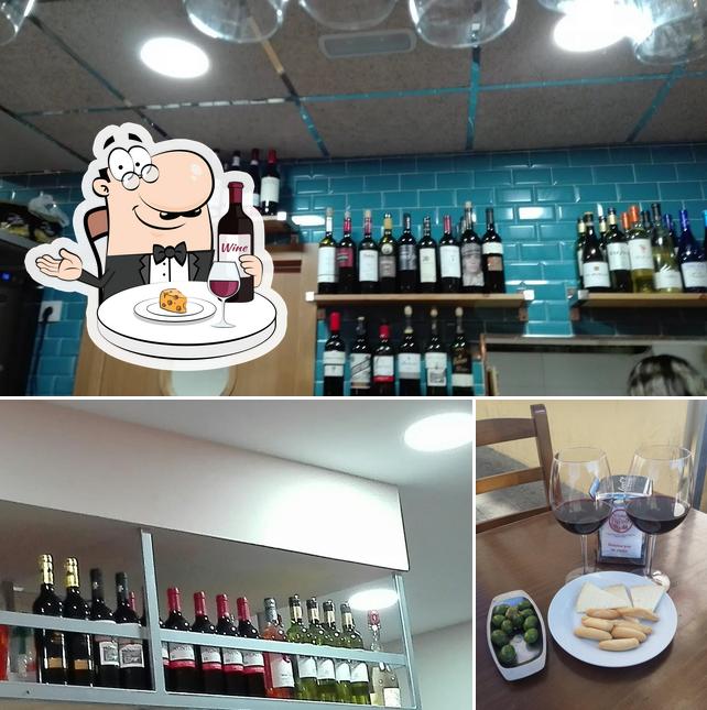 Приятно выпить бокал вина в "Bar El callejón del vino"