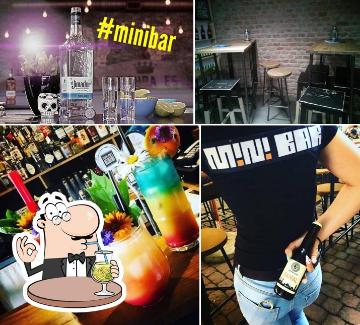 Las fotos de bebida y interior en Mini Bar