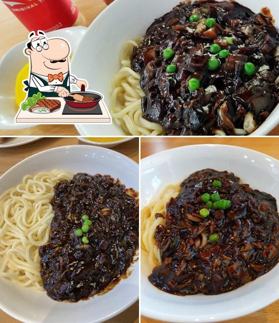 Tómate un plato con carne en Paik’s Noodle at Dublin - Hong Kong Banjum