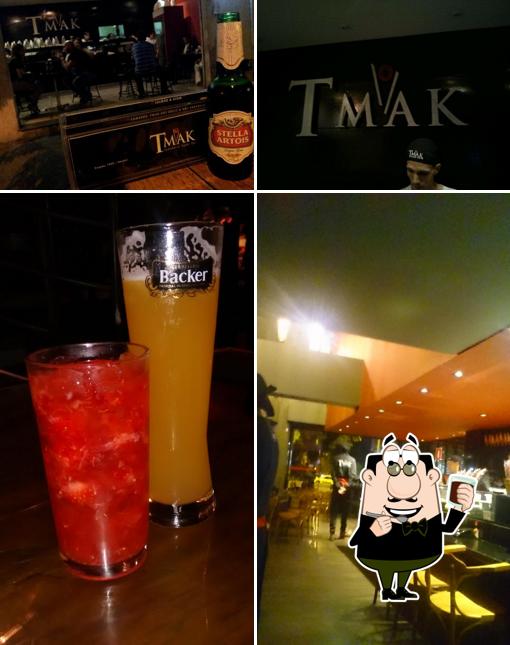 Tmak - Sushi Bar & Poke House serve uma gama de drinques