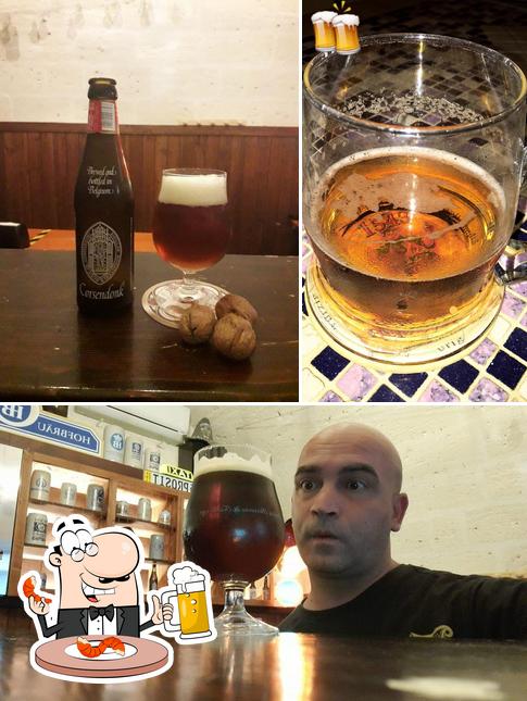 Puoi goderti un rinfrescante bicchiere di birra chiara o scura