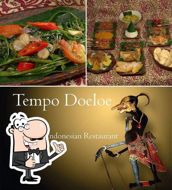 Look at the photo of Tempo Doeloe