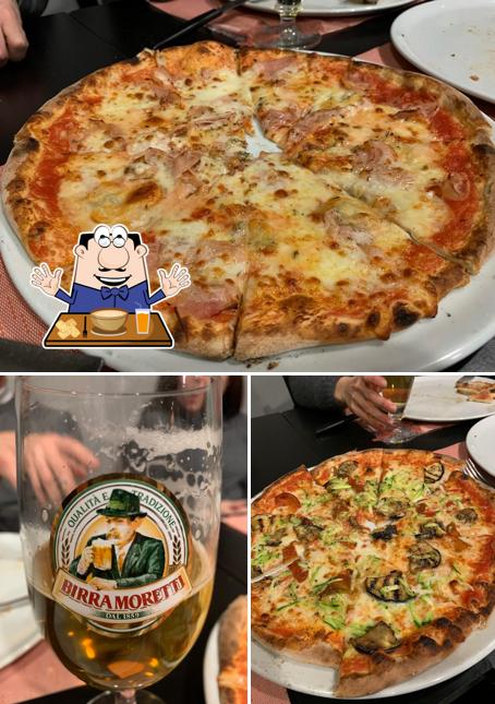 Sehen Sie das Aufnahme von lebensmittel und bier bei Pizza in piazza an
