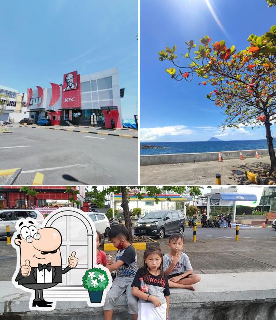 La parte exterior de KFC Kawasan Megamas Manado