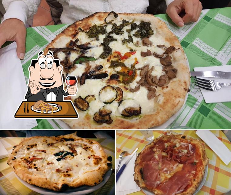 Ordina tra le svariate varianti di pizza