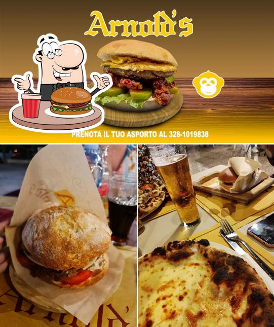 Ordina un hamburger a Arnold's Bracinoteca foggia