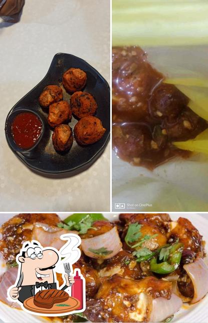 Order meat dishes at Chinese Cafe