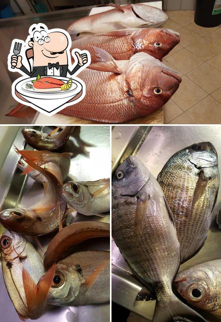 Maressa Francesco serve un menu per gli amanti del pesce