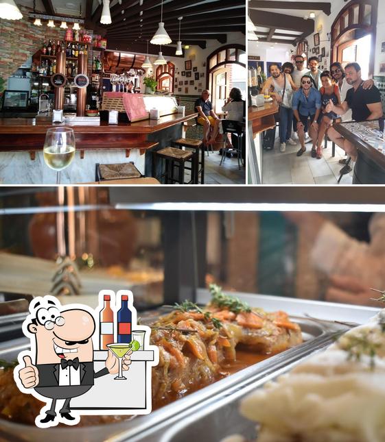 Estas son las fotografías donde puedes ver barra de bar y comida en La Mesonera Retrogusto