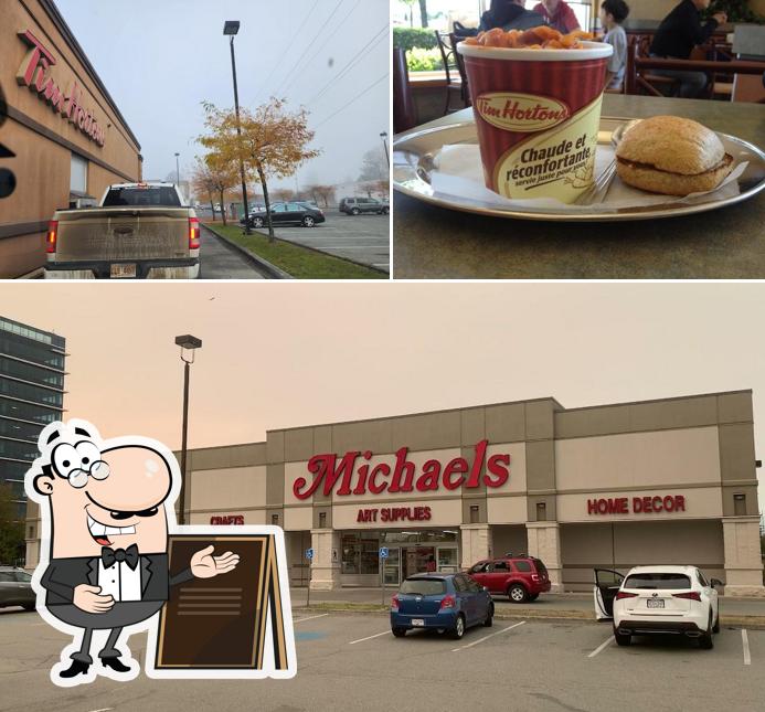 La photo de la extérieur et table à manger concernant Tim Hortons