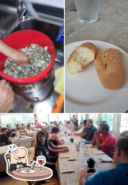 La foto della cibo e tavolo da pranzo di La Corte Della Contessa Di Porticone