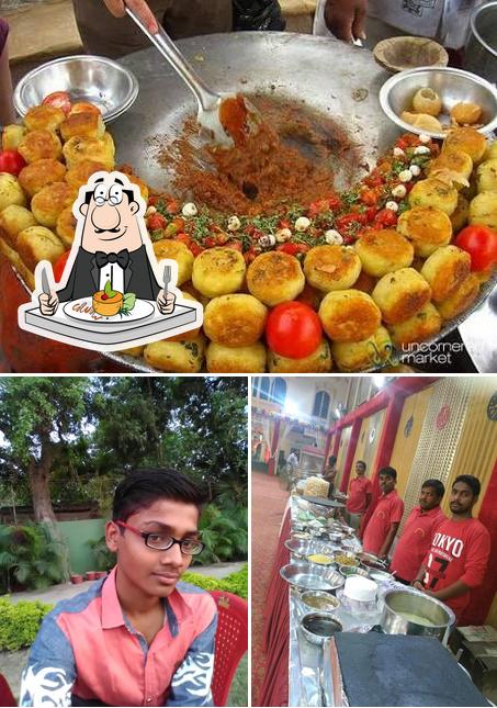 This is the picture displaying food and exterior at Pappu Chaat Bhandar and Dosa Corner
