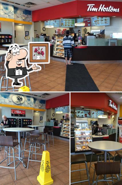 L'intérieur de Tim Hortons