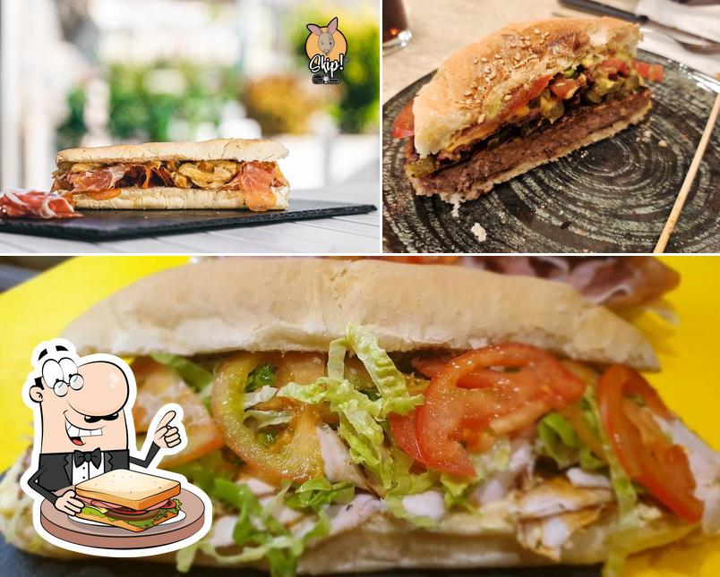 Ordina un panino a Paninoteca Hamburgeria Skip