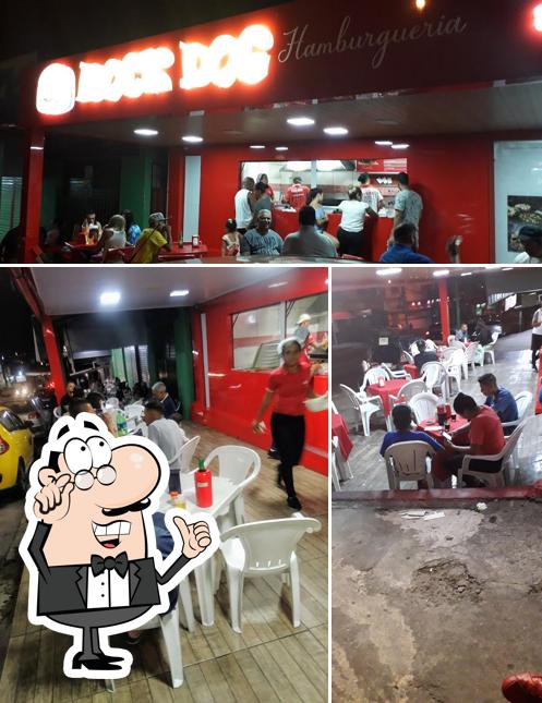 O interior do Rock Dog hamburgueria