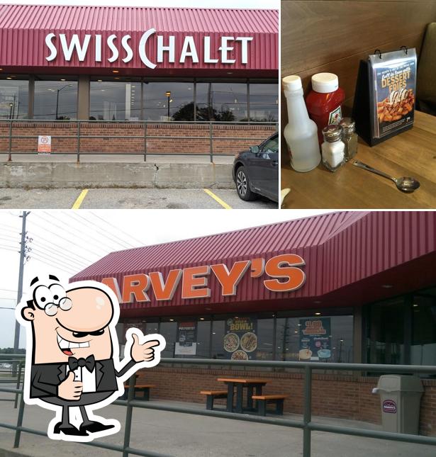 Regarder cette photo de Swiss Chalet