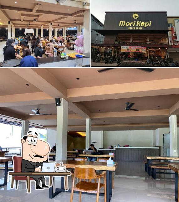 The picture of interior and exterior at Mori Kopitiam