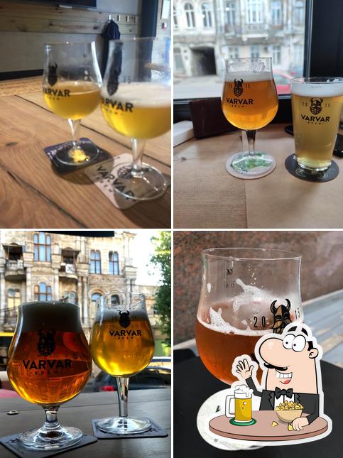Varvar bar Odessa bietet eine Auswahl Biere