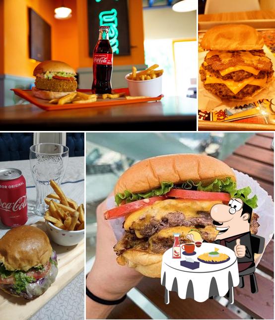 Experimente um hambúrguer no BURGERAMA Smash Burger