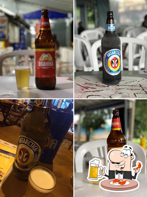 Desfute uma tulipa de cerveja leve ou escura