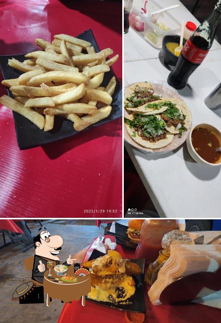 Food at EL Rincón De Las Burgers Cancun, Gran Plaza