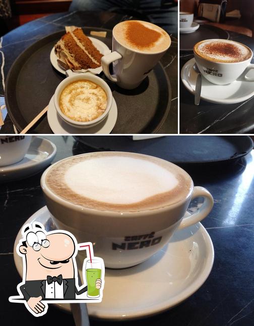 Disfrutra de una bebida en Caffè Nero