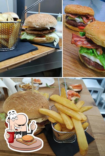 Prova un hamburger a CIPRIANO FOOD & DRINK