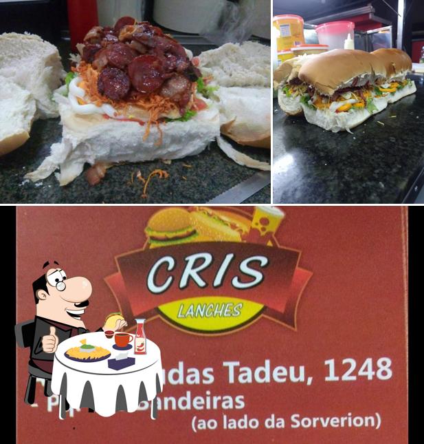 Os hambúrgueres do Cris Lanches irão satisfazer uma variedade de gostos