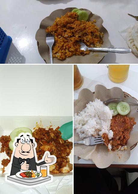 Food at Ayam Geprek Sambel Brewok UNNES