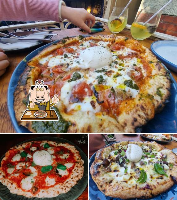 A Doughed - Woodfired Dining Experiences, vous pouvez essayer des pizzas