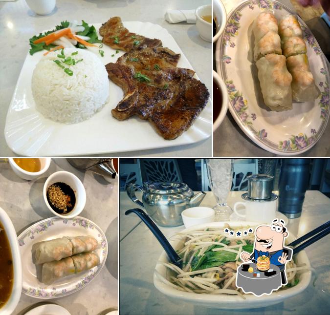 Еда в "Pho Xe Lua Vietnamese Restaurant"