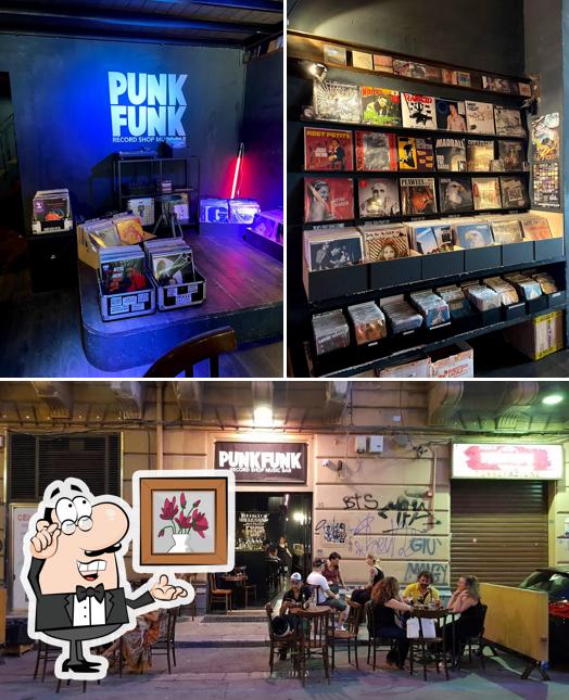 L'intérieur de Punk Funk Record Shop Music Bar