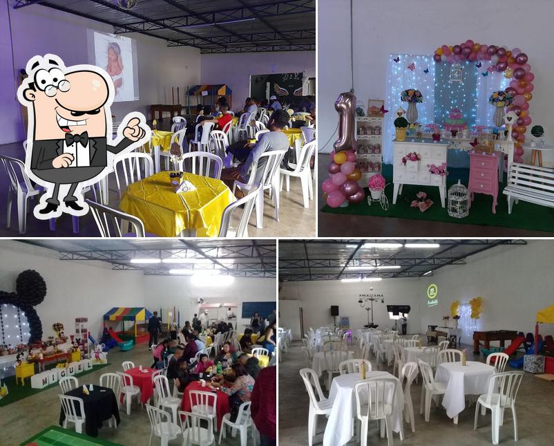 O interior do D&V Salão de Festas e Eventos