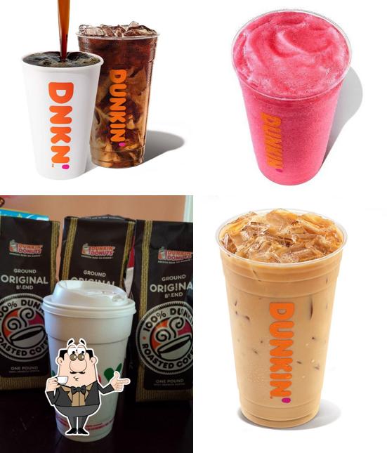 Comprueba las diferentes bebidas disponibles en Dunkin'