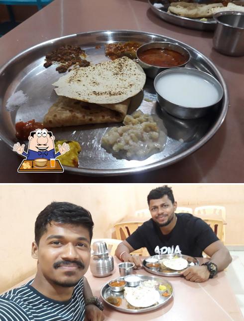 Clam chowder at Waman Bhojnalaya Narsobawadi